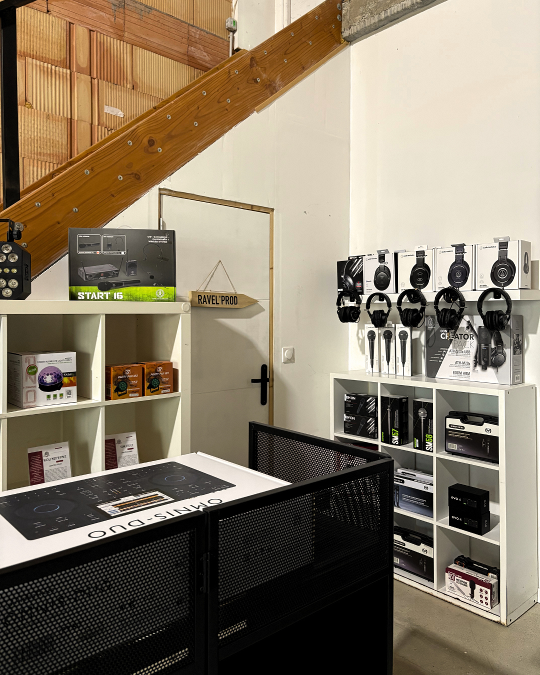 Le Ravel'Prod studio shop situé à l'accueil de notre studio.